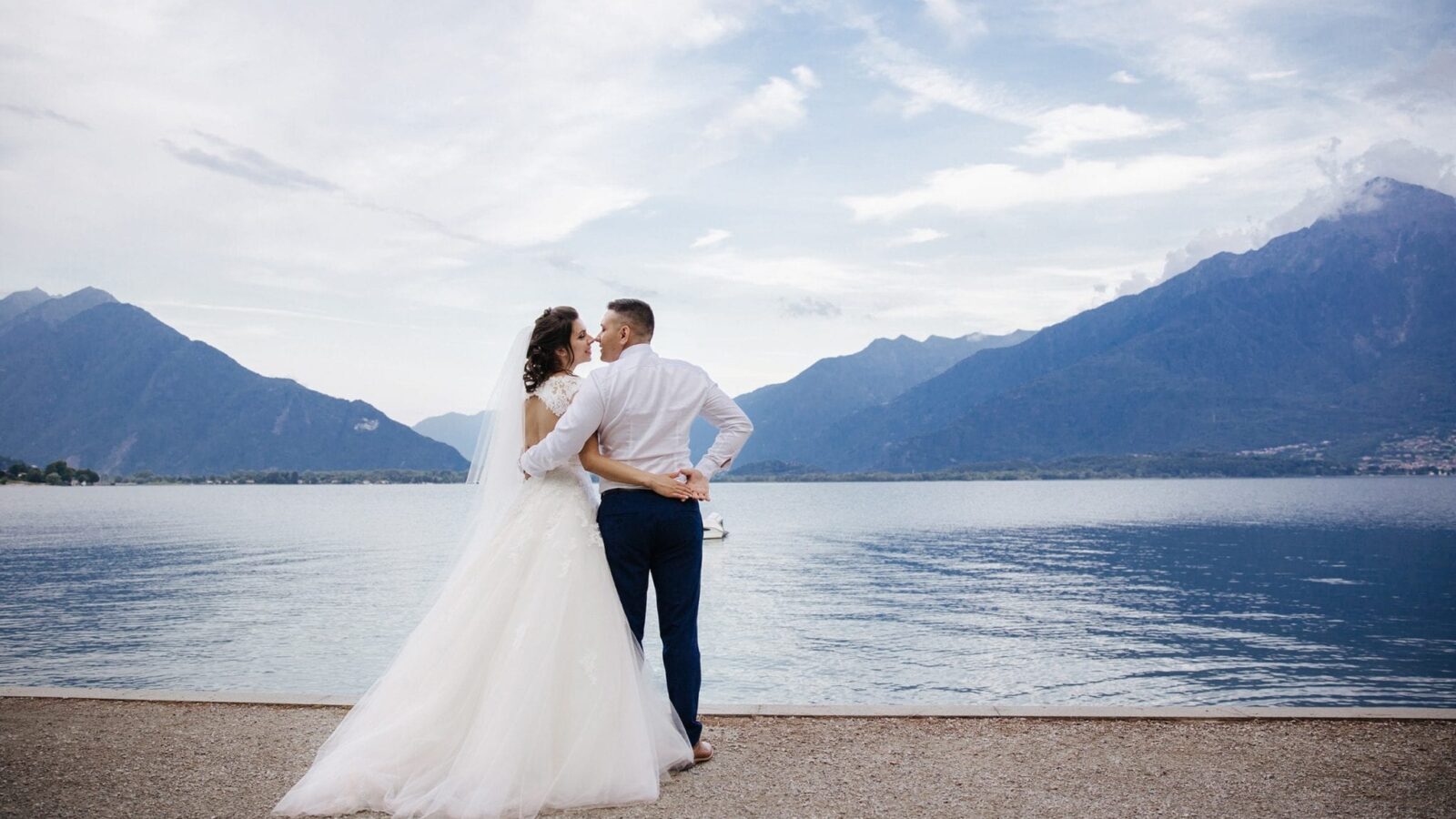 bride with clouds and mountains - Wedding Shop