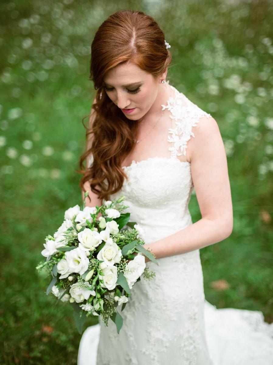 wedding bouquets monochromatic white