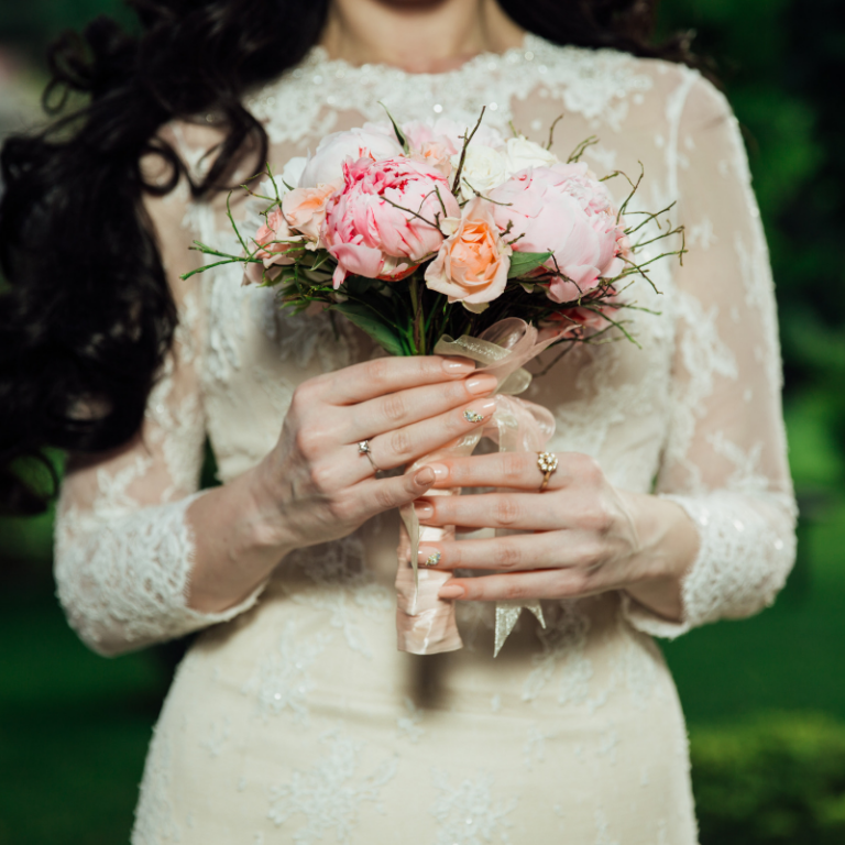 simple rose bridal bouquet