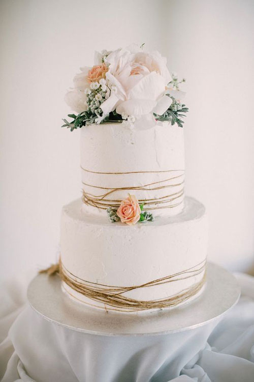 rustic wedding cake with string