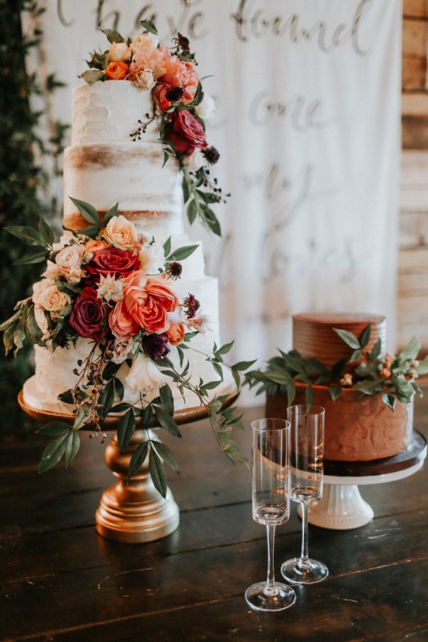 cake designs for november weddings in Michigan