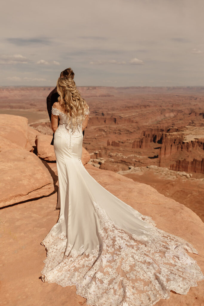 Outside 2024 wedding dresses