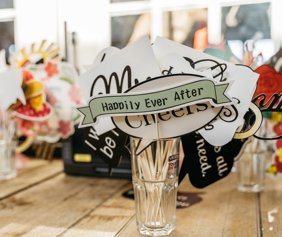 photo booth signs for your elegant wedding