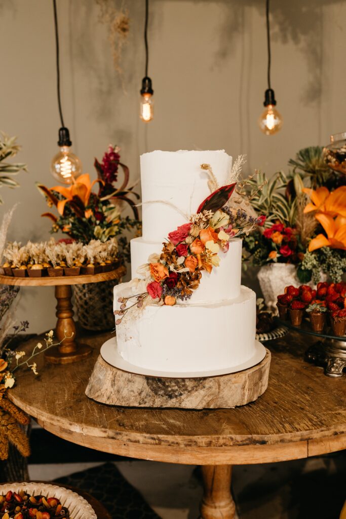 wedding cake with autumnal elements on a wooden plate for a rustic ambiance