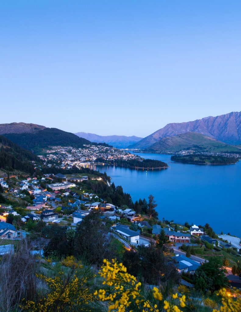 lake set in a valley in Queenstown, New Zealand. Building along the coast of Lake Wakatipu