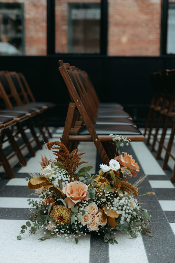 floral arrangement for wedding aisle décor
