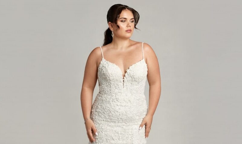 A glittery plus-size dress with tulle and lace appliqué in Michigan