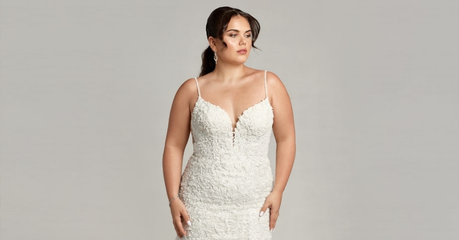Flattering Plus Size Wedding Dresses to Look Your Best