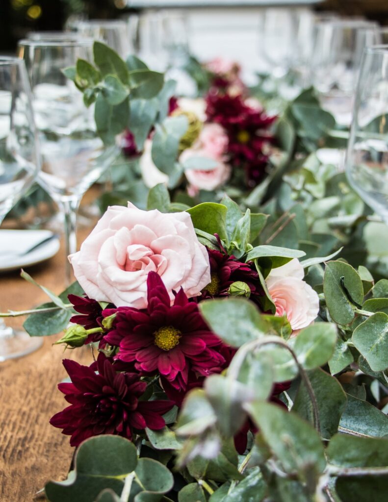 beautiful wedding table setting with white and deep magenta flowers