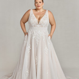 Gorgeous plus size bride to be wearing an affordable wedding dress that looks just like expensive wedding dresses.