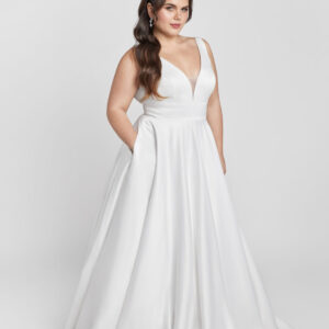 Plus size bride wearing a classic, timeless wedding dress with pockets.