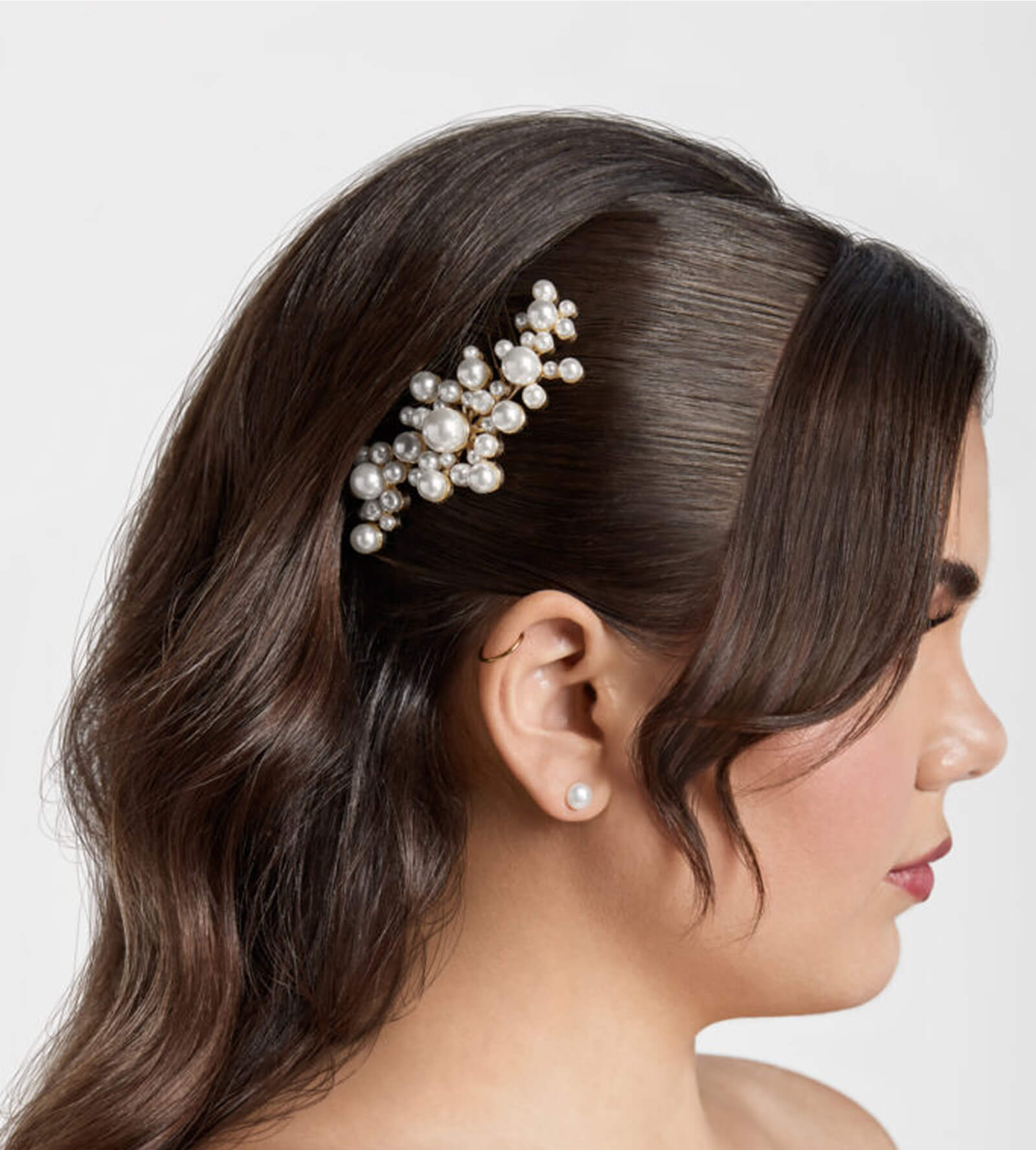 pearl hair accessory for bride