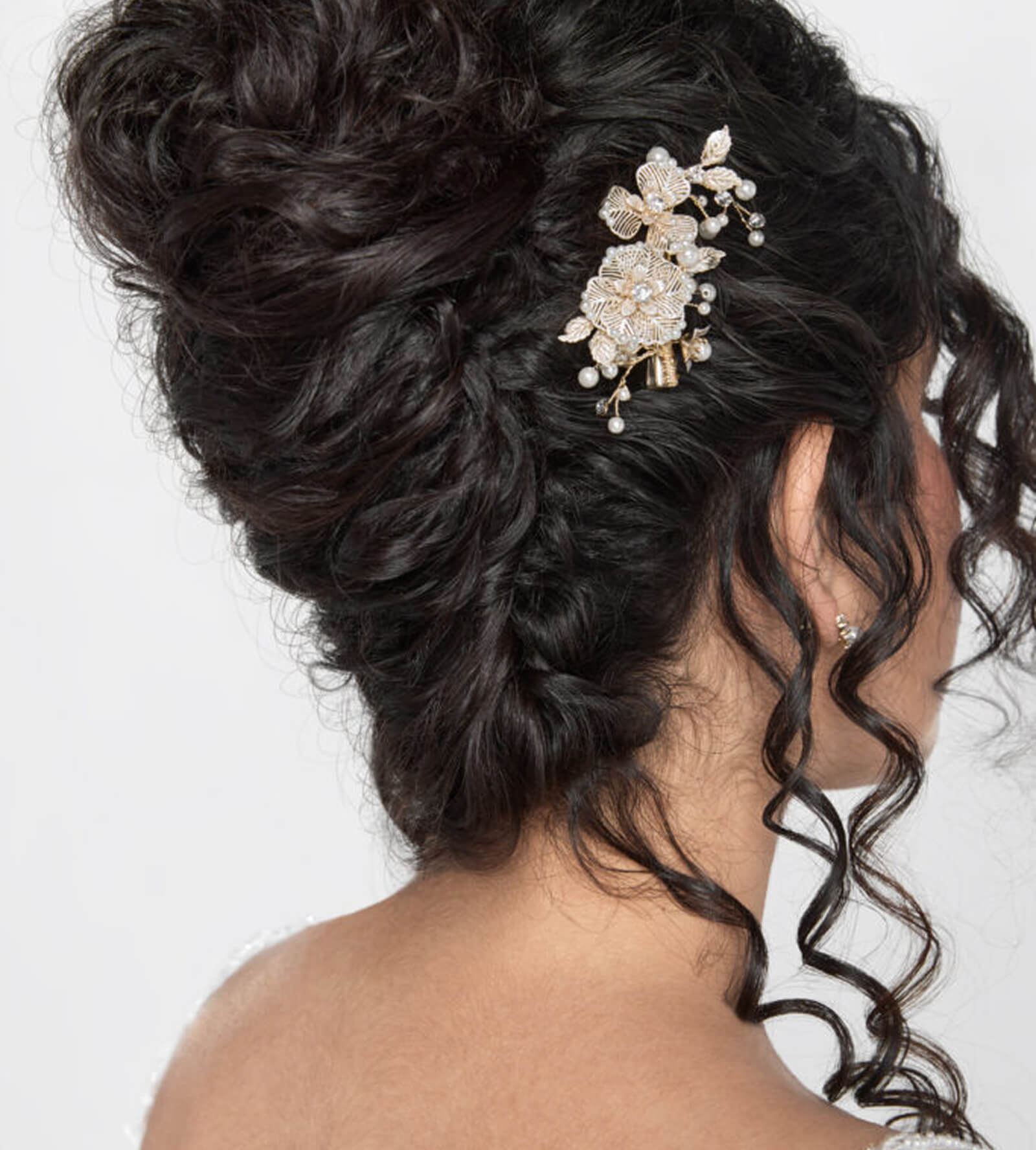 pearl and floral hair accessory for bride