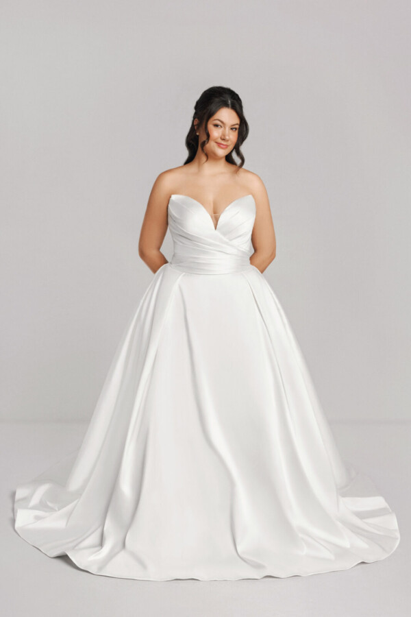 A bride in a white fitted strapless dress.