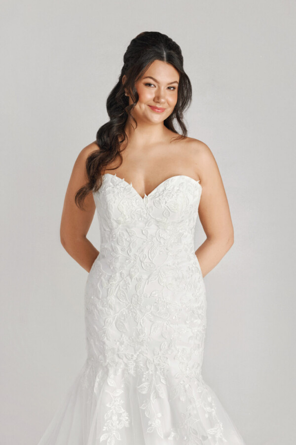 A bride in a white fitted strapless dress.