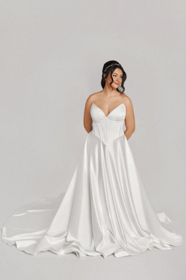 A bride in a white fitted strapless dress.